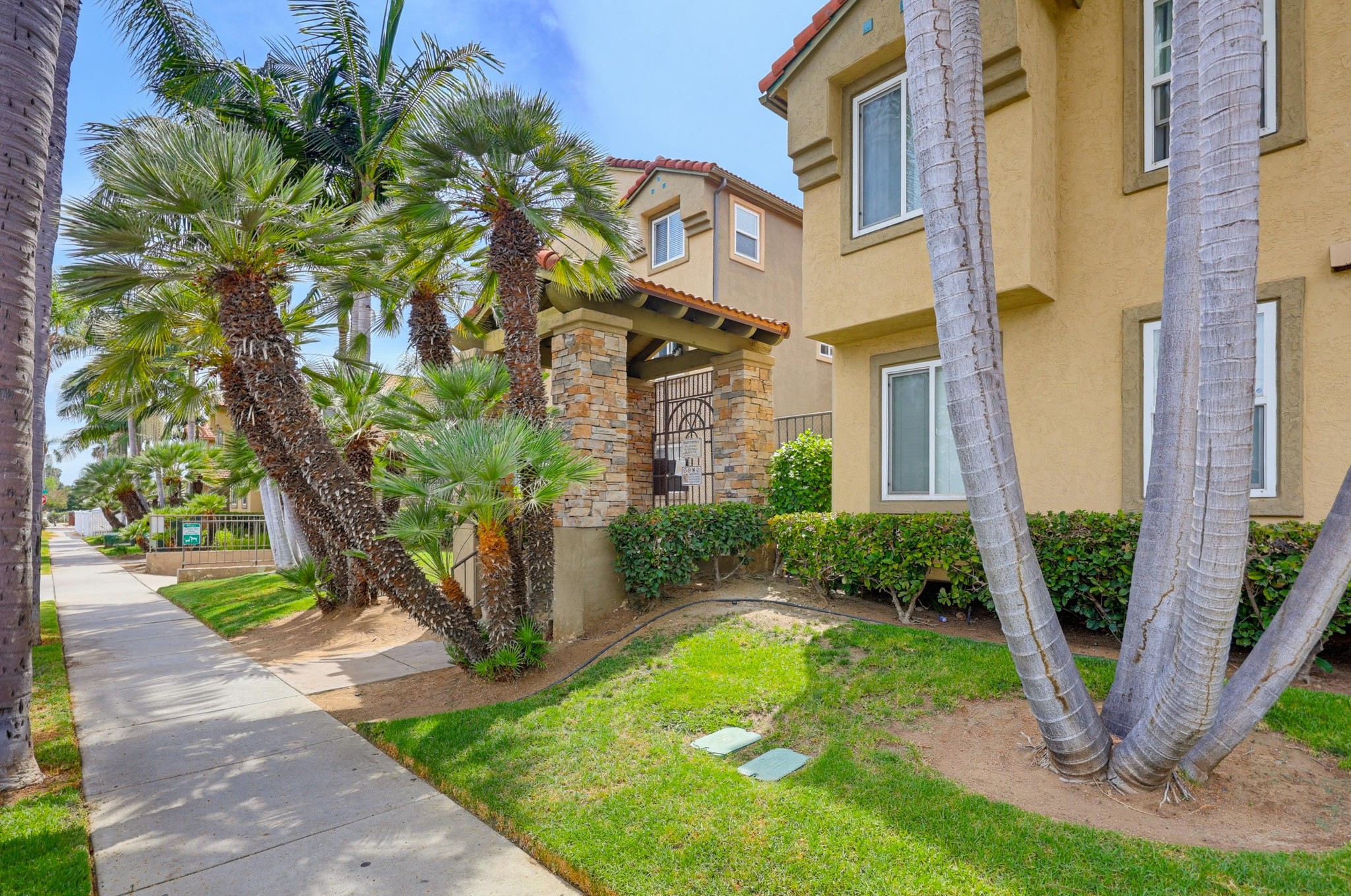 Virtual tour photo 1 of 44 for 4222 Menlo Ave Unit 21