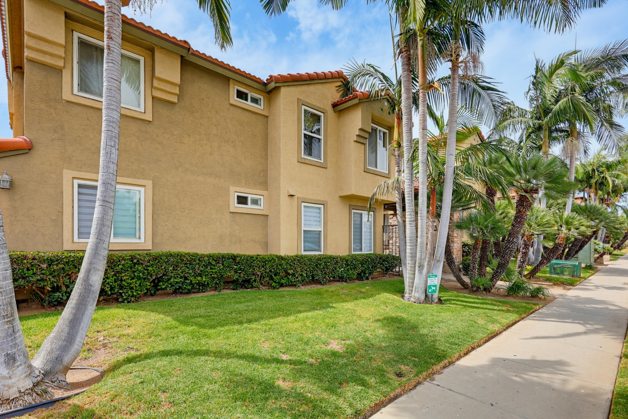 Virtual tour photo 3 of 44 for 4222 Menlo Ave Unit 21