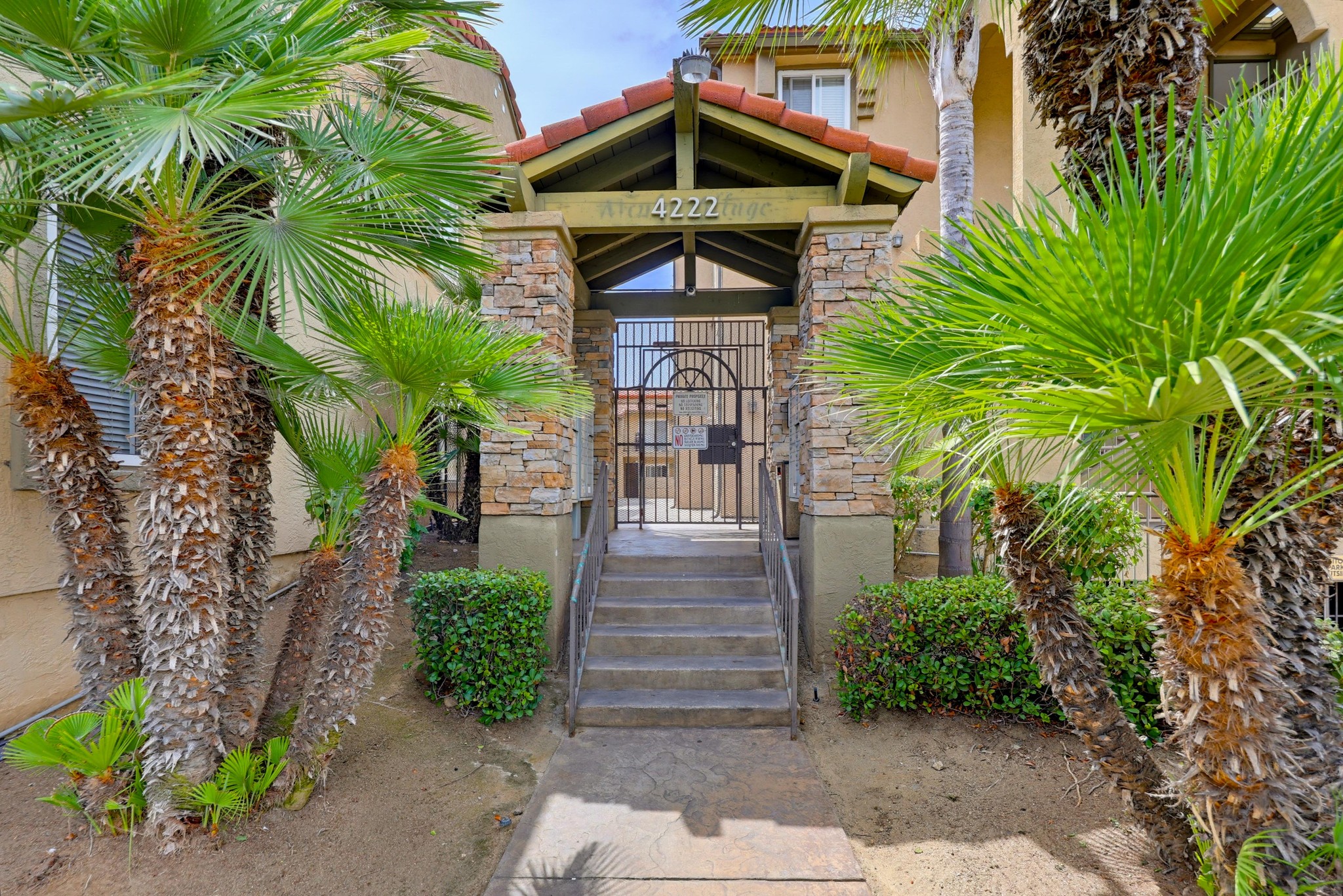Virtual tour photo 4 of 44 for 4222 Menlo Ave Unit 21