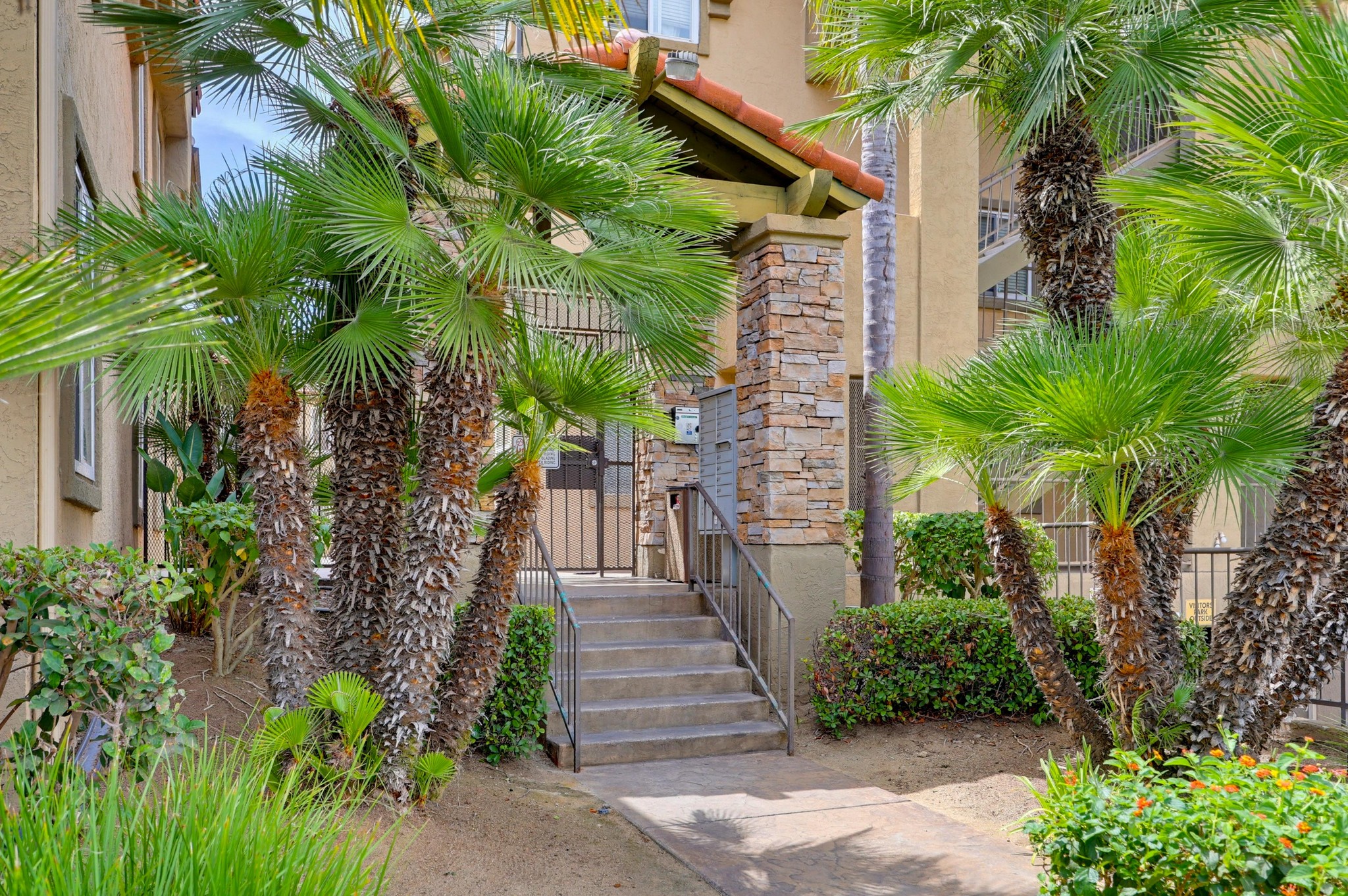 Virtual tour photo 5 of 44 for 4222 Menlo Ave Unit 21