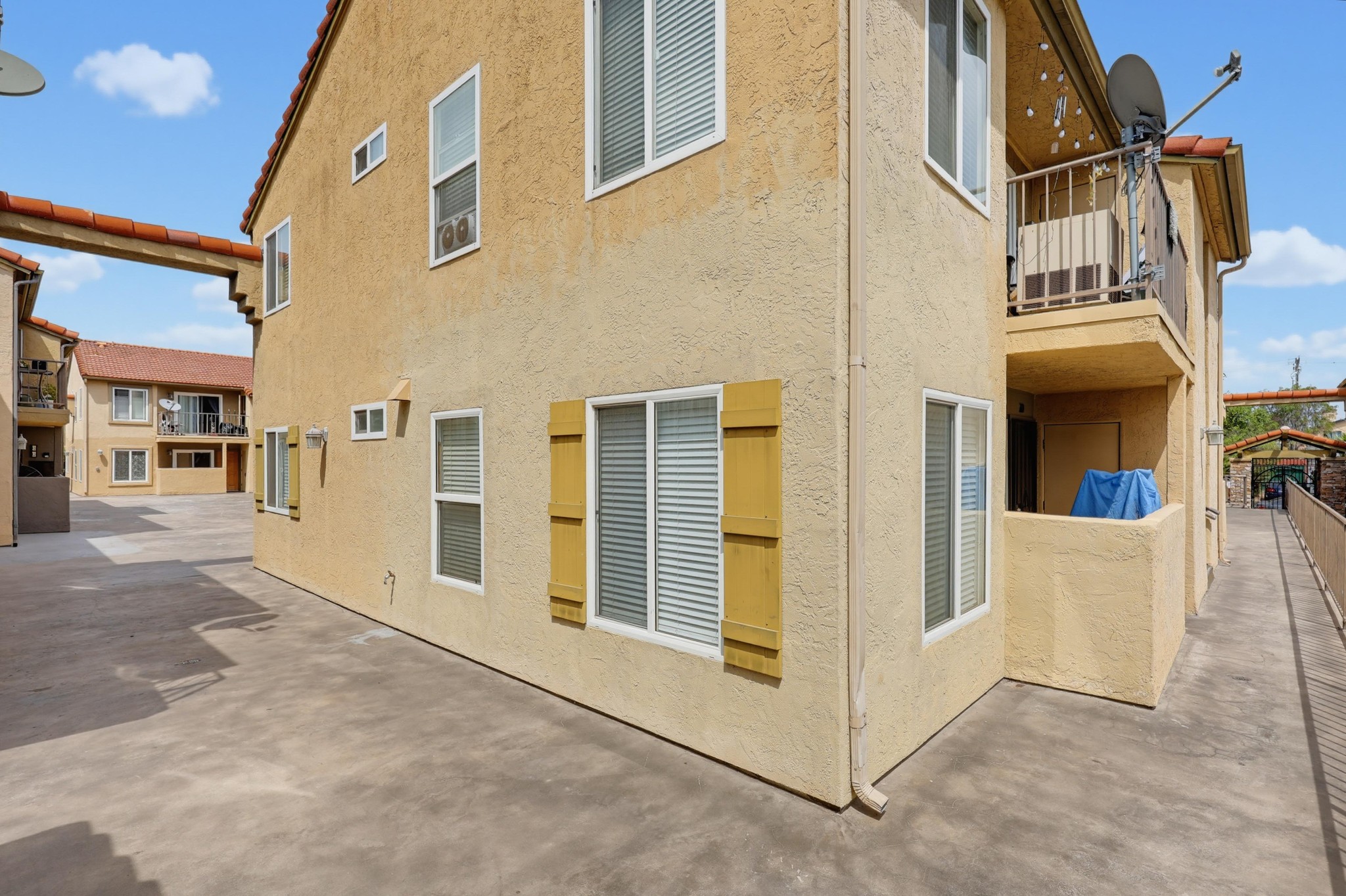 Virtual tour photo 7 of 44 for 4222 Menlo Ave Unit 21