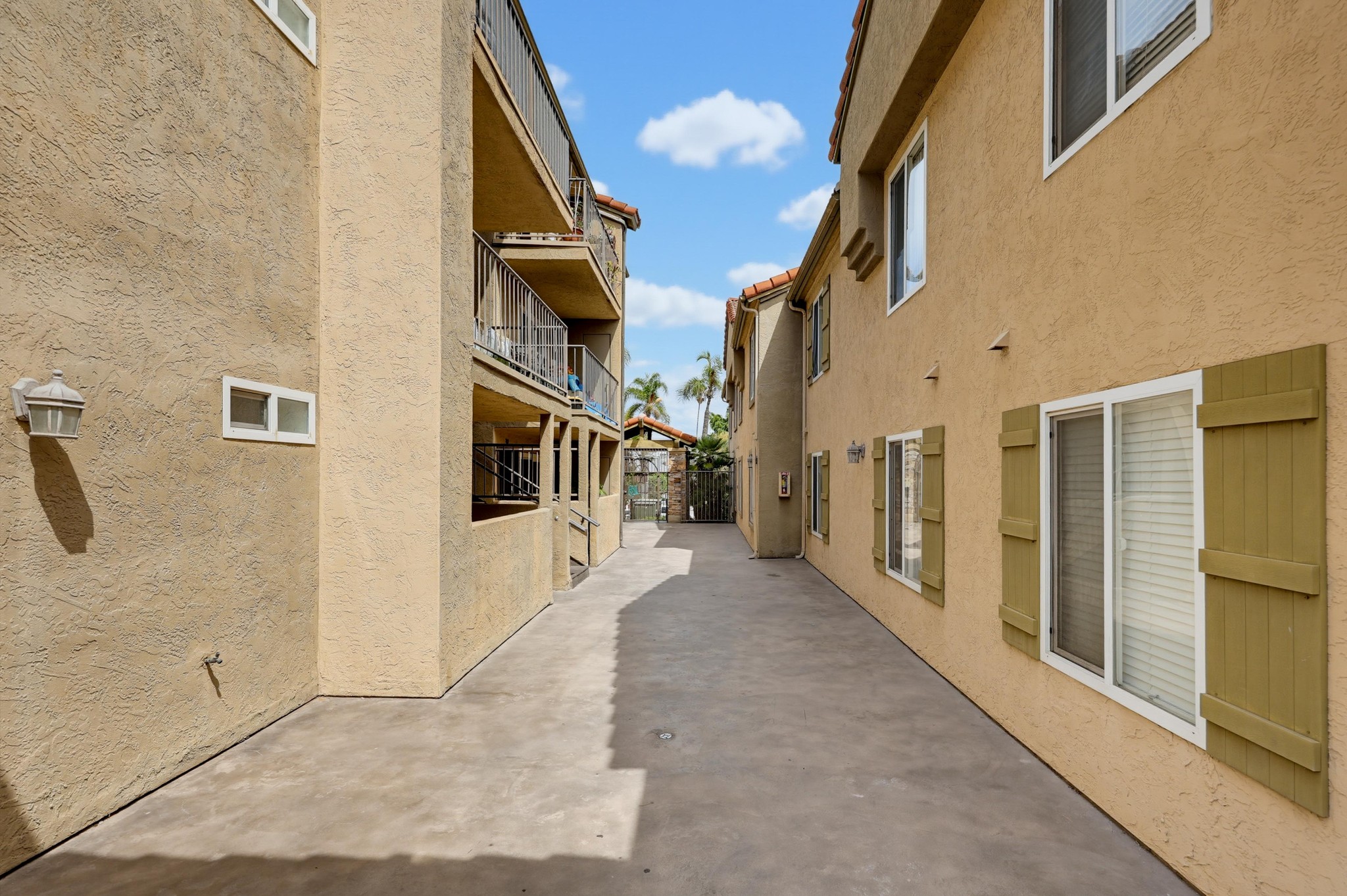 Virtual tour photo 8 of 44 for 4222 Menlo Ave Unit 21