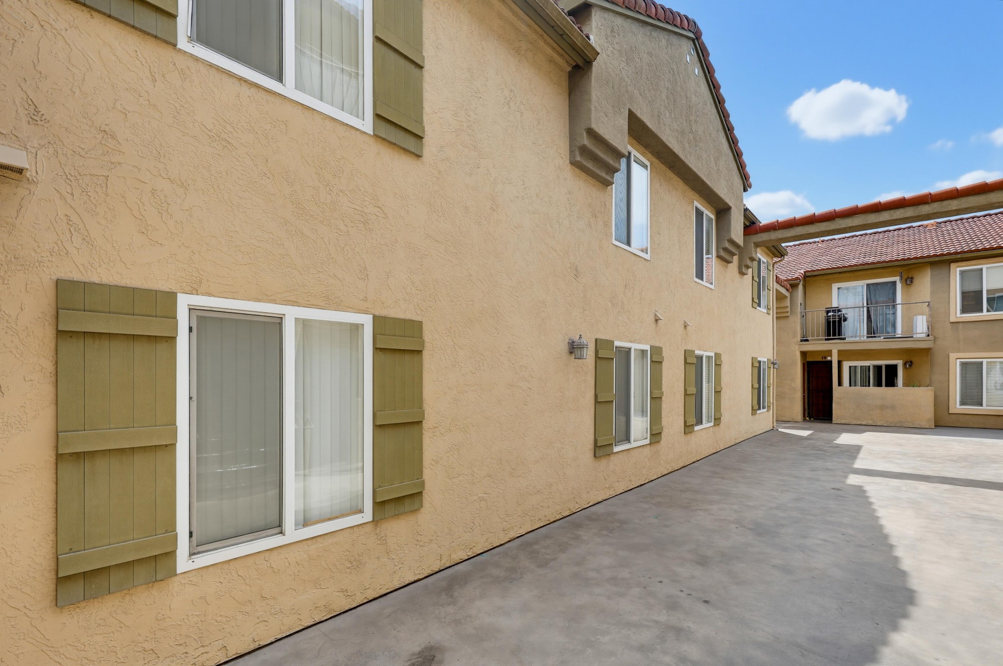 Virtual tour photo 9 of 44 for 4222 Menlo Ave Unit 21