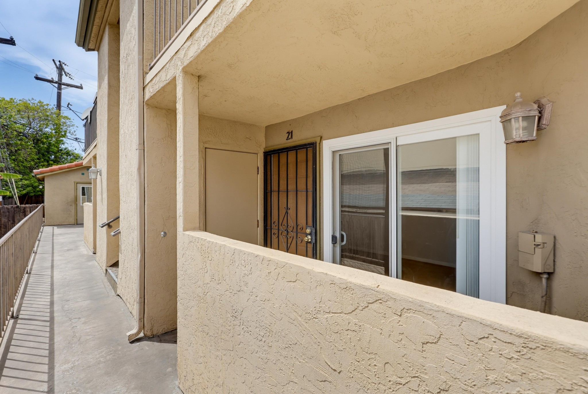 Virtual tour photo 10 of 44 for 4222 Menlo Ave Unit 21