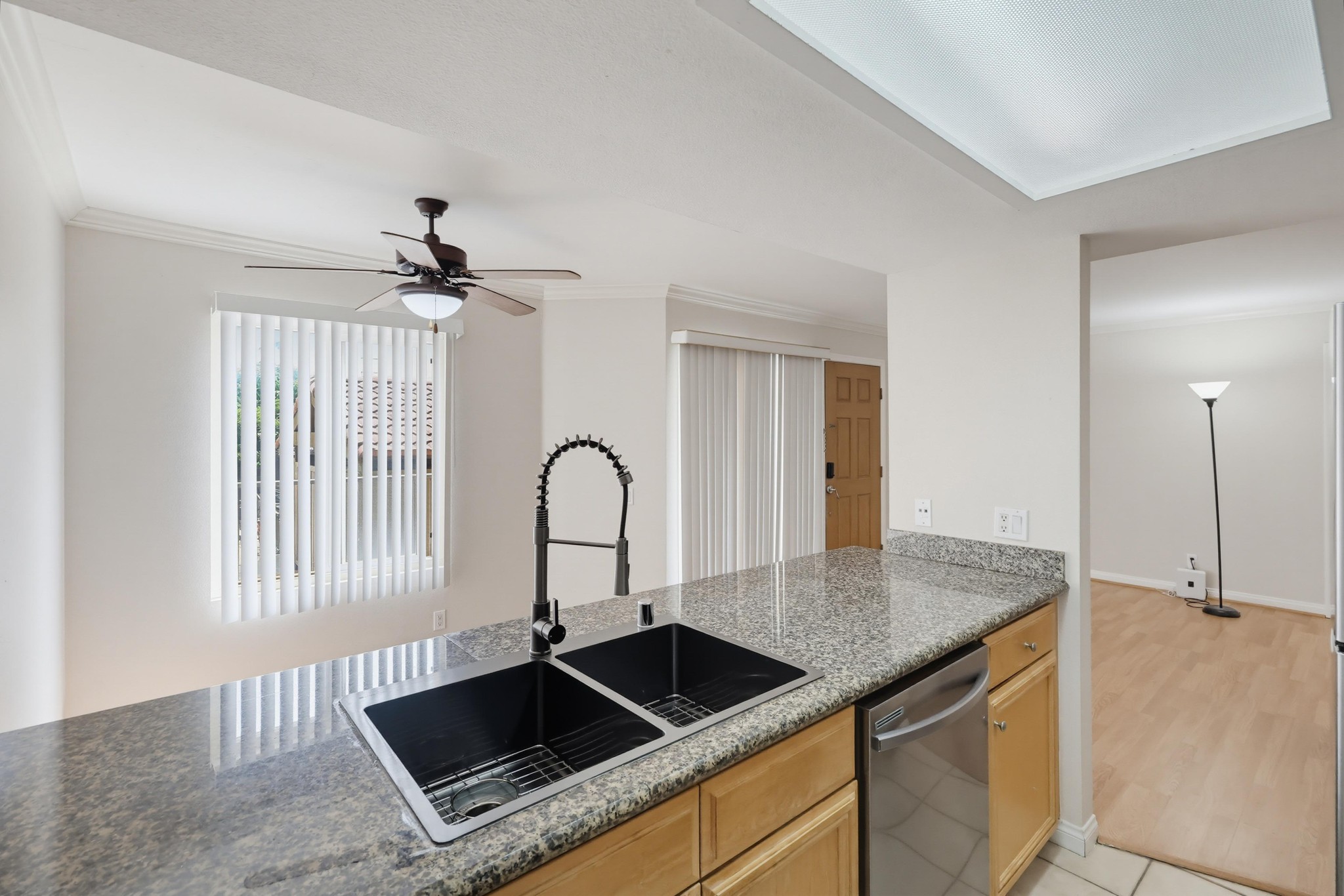 Virtual tour photo 21 of 44 for 4222 Menlo Ave Unit 21