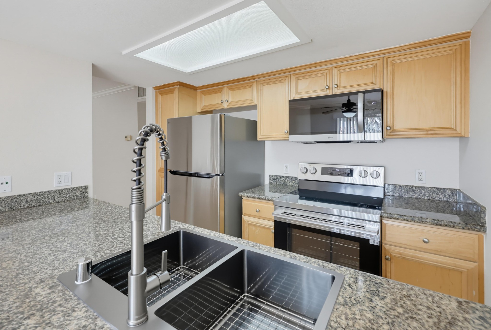 Virtual tour photo 24 of 44 for 4222 Menlo Ave Unit 21