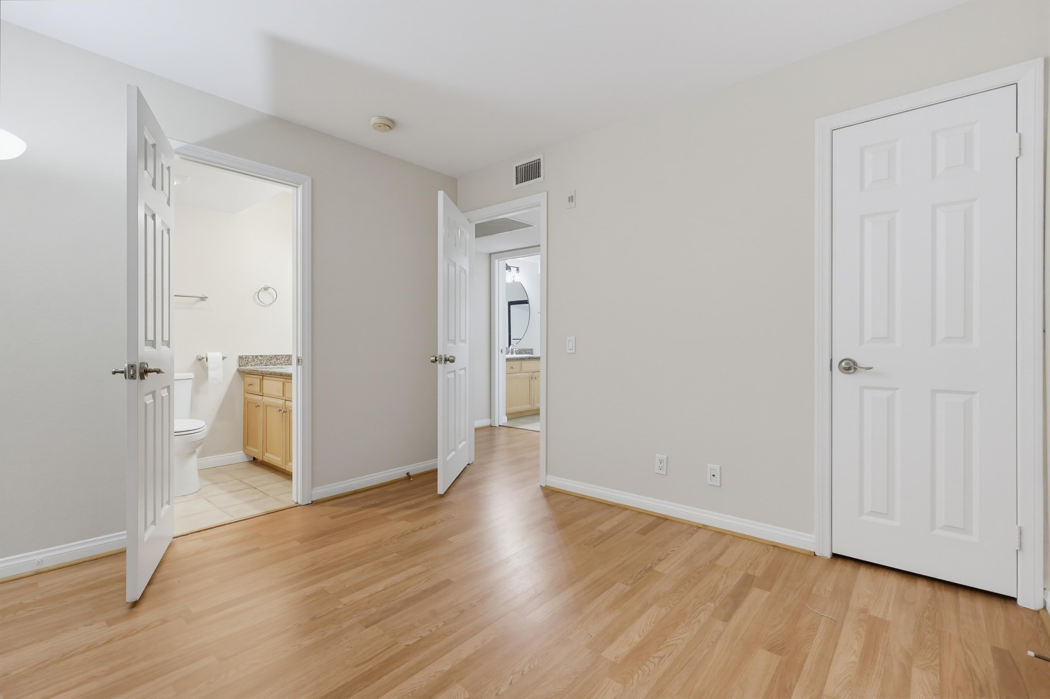 Virtual tour photo 30 of 44 for 4222 Menlo Ave Unit 21