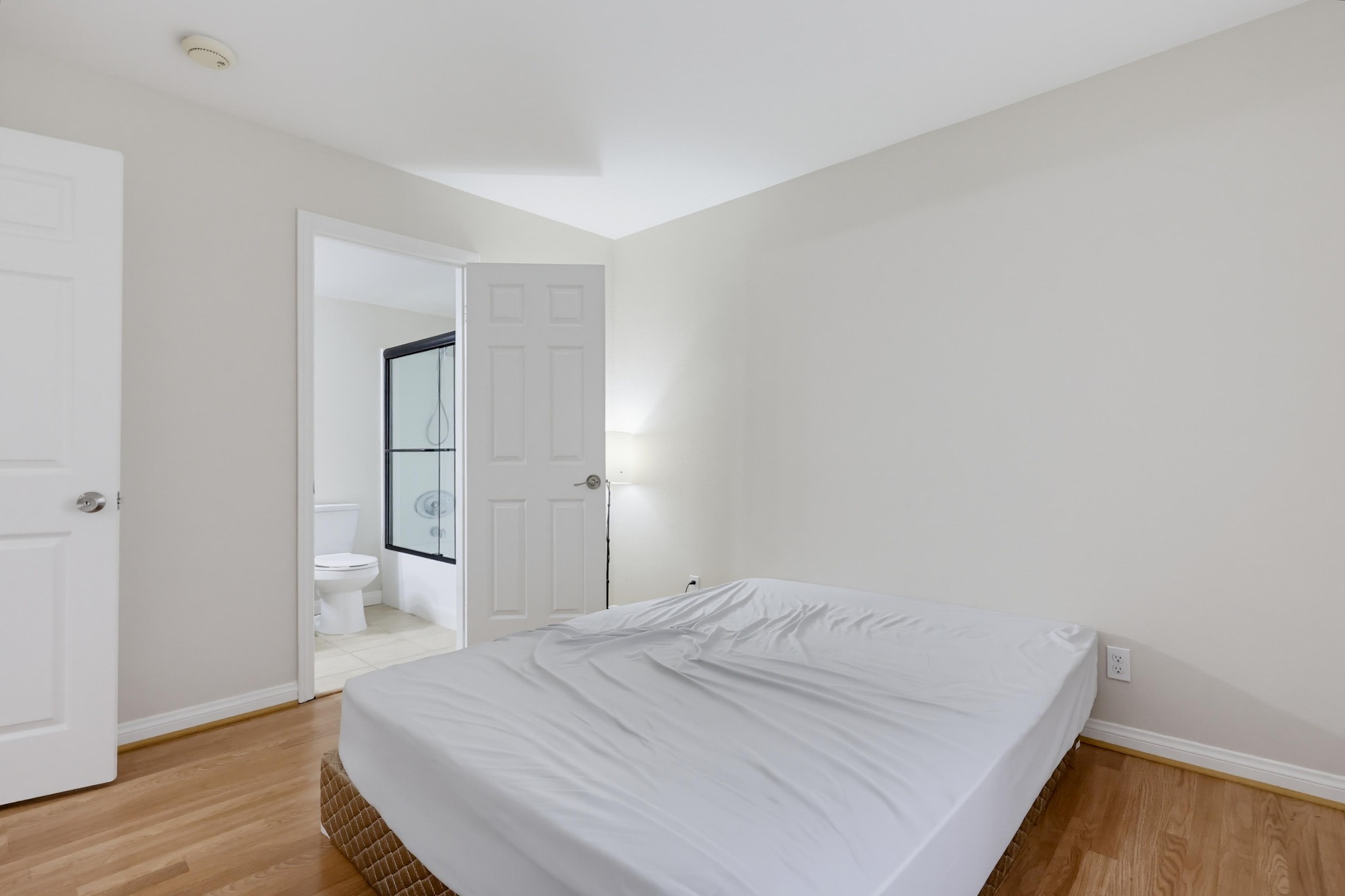 Virtual tour photo 38 of 44 for 4222 Menlo Ave Unit 21