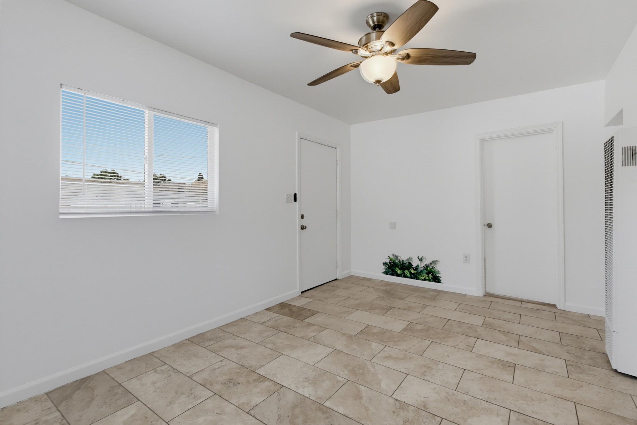 Virtual tour photo 13 of 30 for 4222 Myrtle Ave