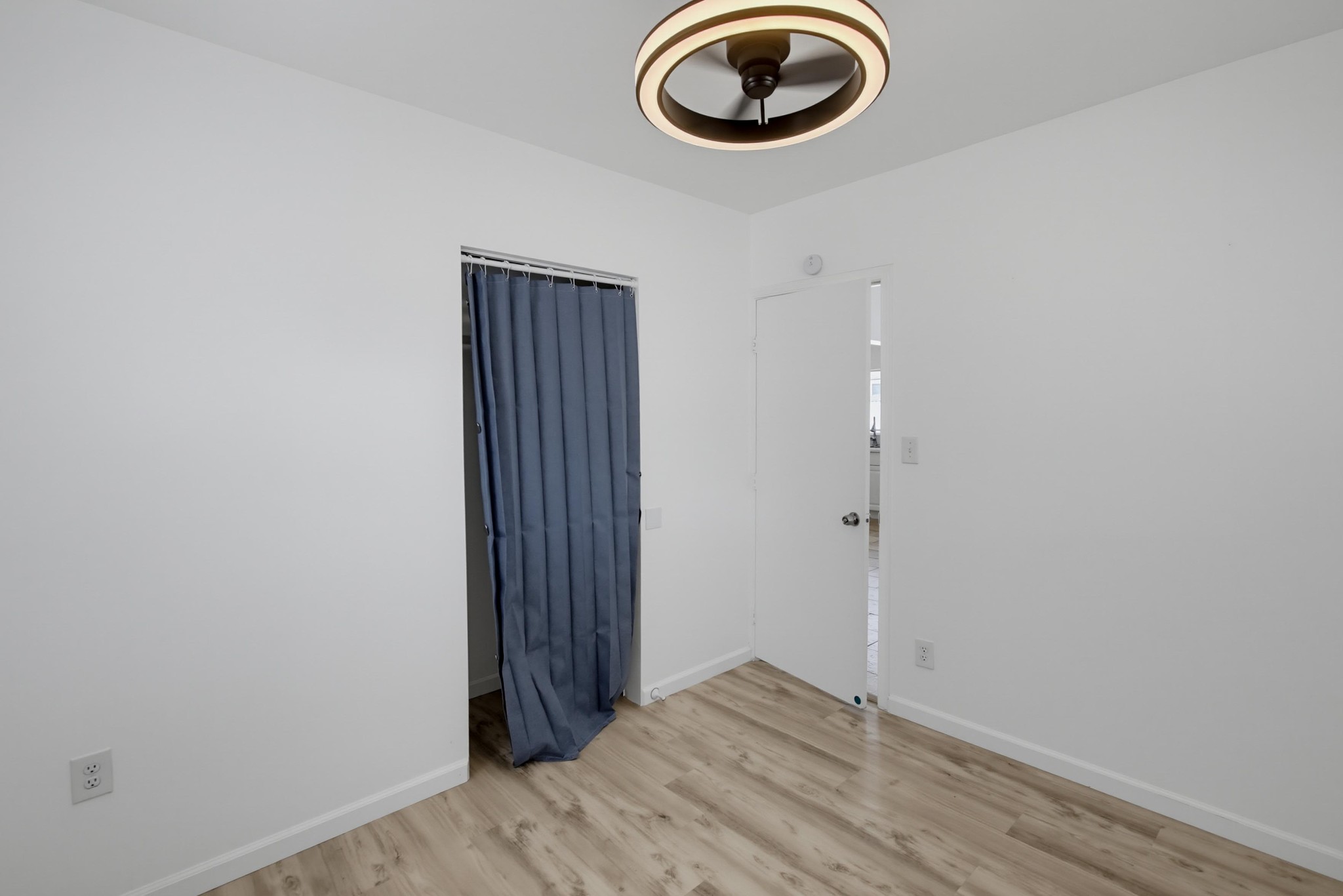 Virtual tour photo 23 of 30 for 4222 Myrtle Ave