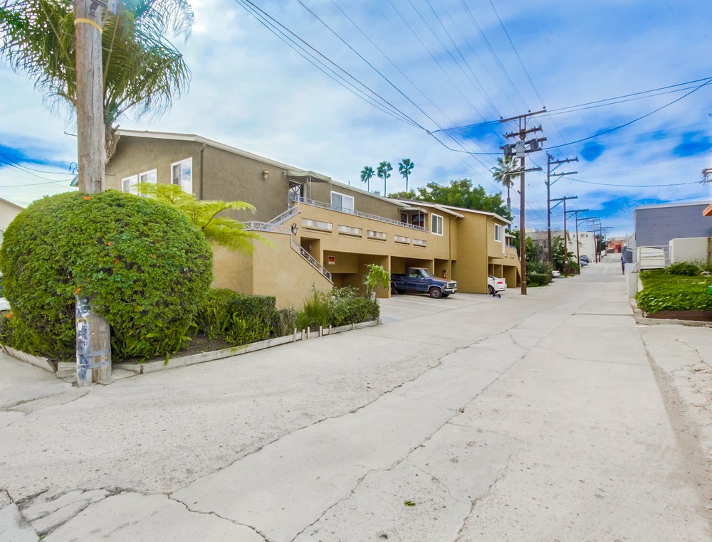 Virtual tour photo 3 of 26 for 4225 Florida St APT 4