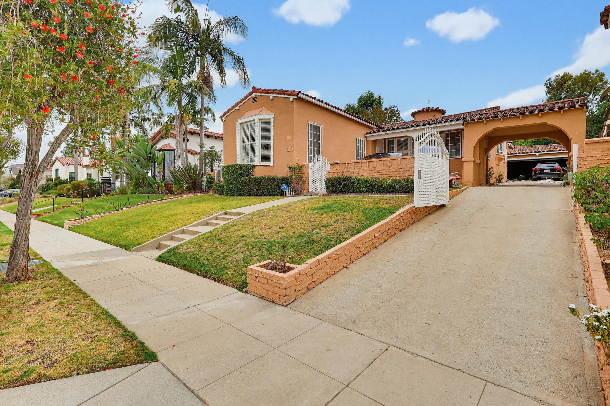 Virtual tour photo 1 of 76 for 4229 Angeles Vista Blvd