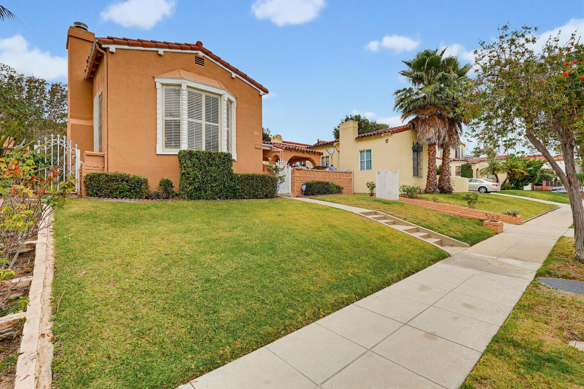 Virtual tour photo 4 of 76 for 4229 Angeles Vista Blvd