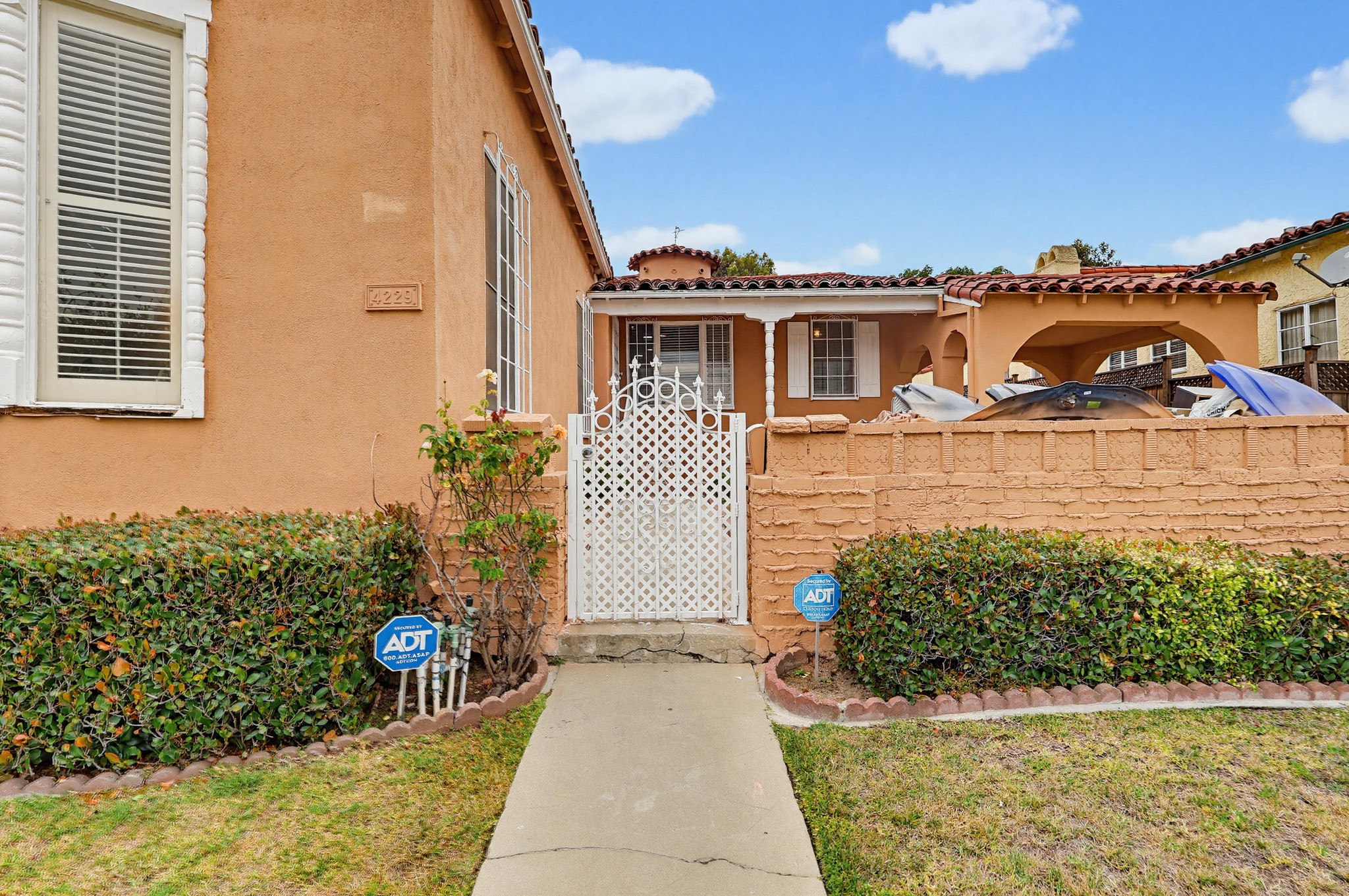Virtual tour photo 5 of 76 for 4229 Angeles Vista Blvd