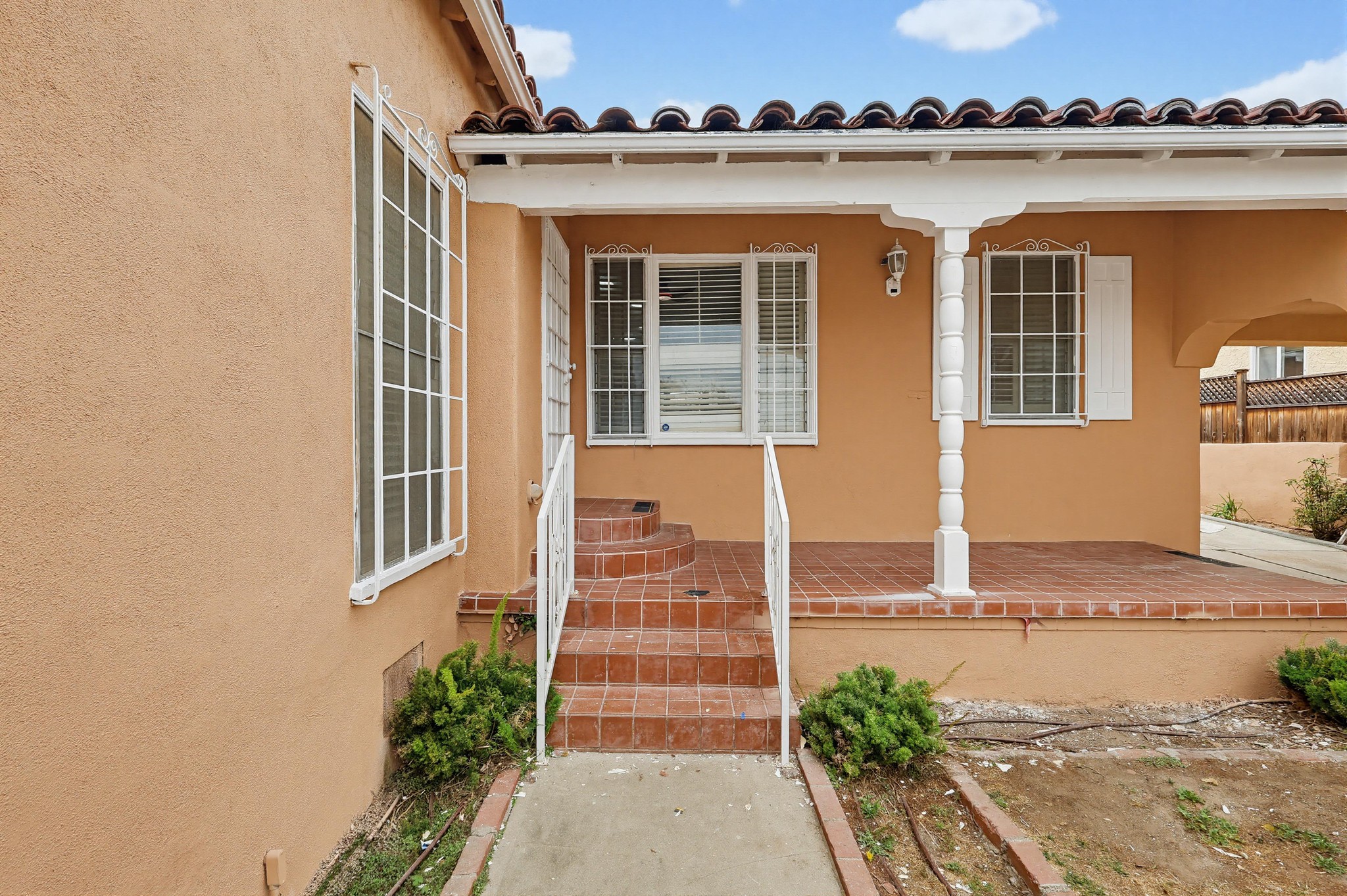 Virtual tour photo 6 of 76 for 4229 Angeles Vista Blvd
