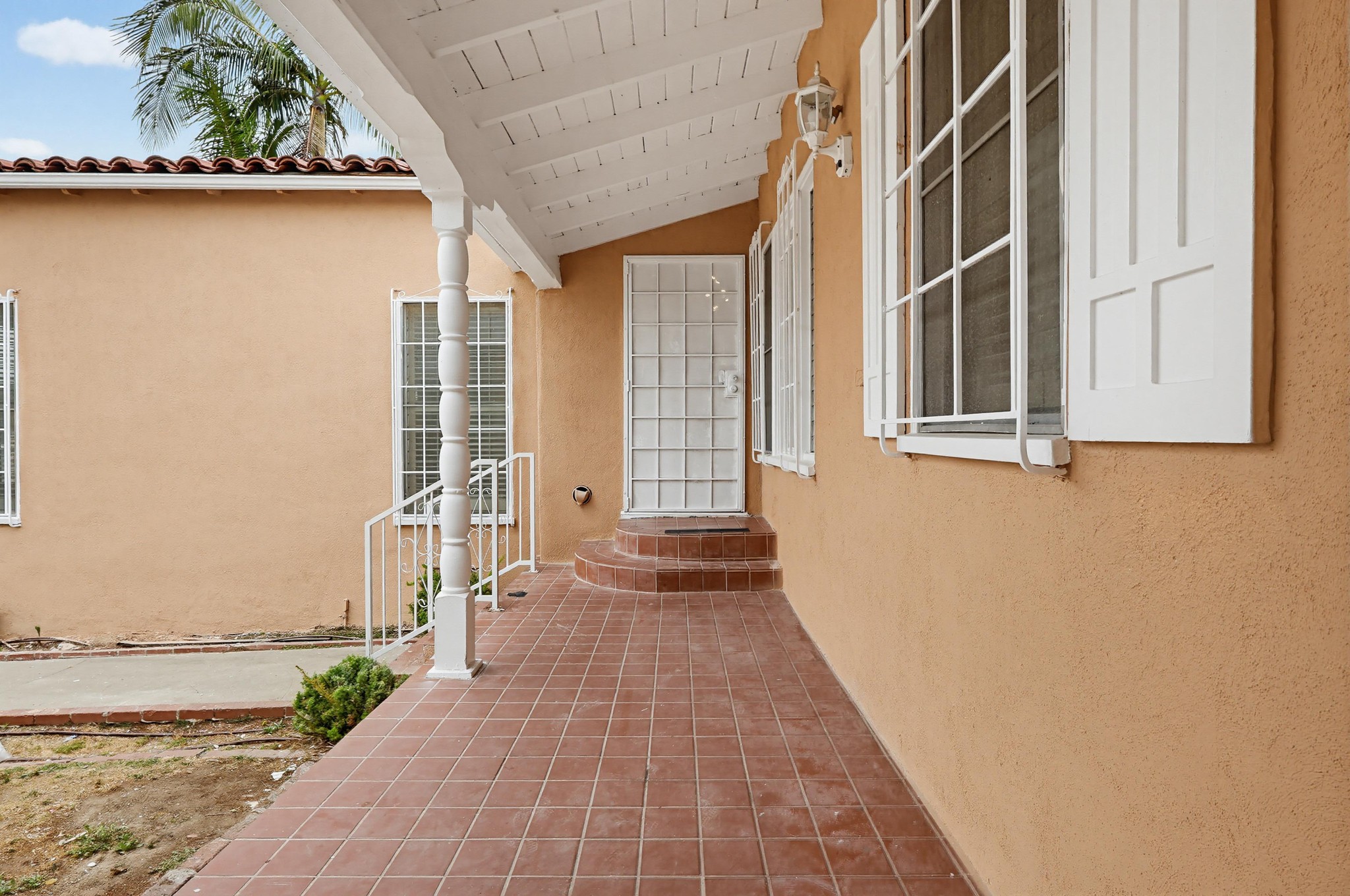 Virtual tour photo 7 of 76 for 4229 Angeles Vista Blvd