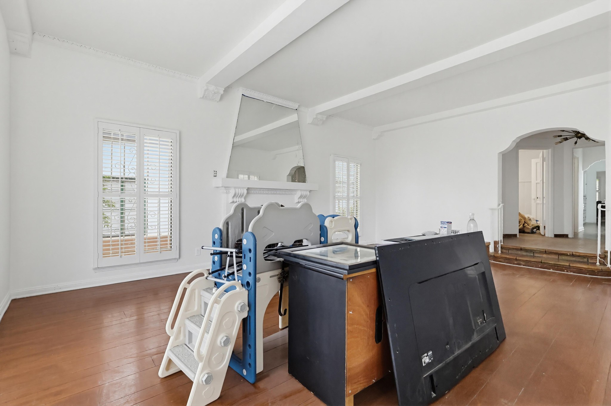 Virtual tour photo 12 of 76 for 4229 Angeles Vista Blvd