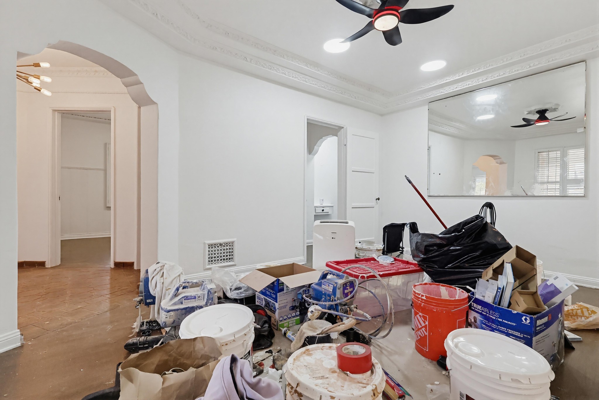 Virtual tour photo 18 of 76 for 4229 Angeles Vista Blvd
