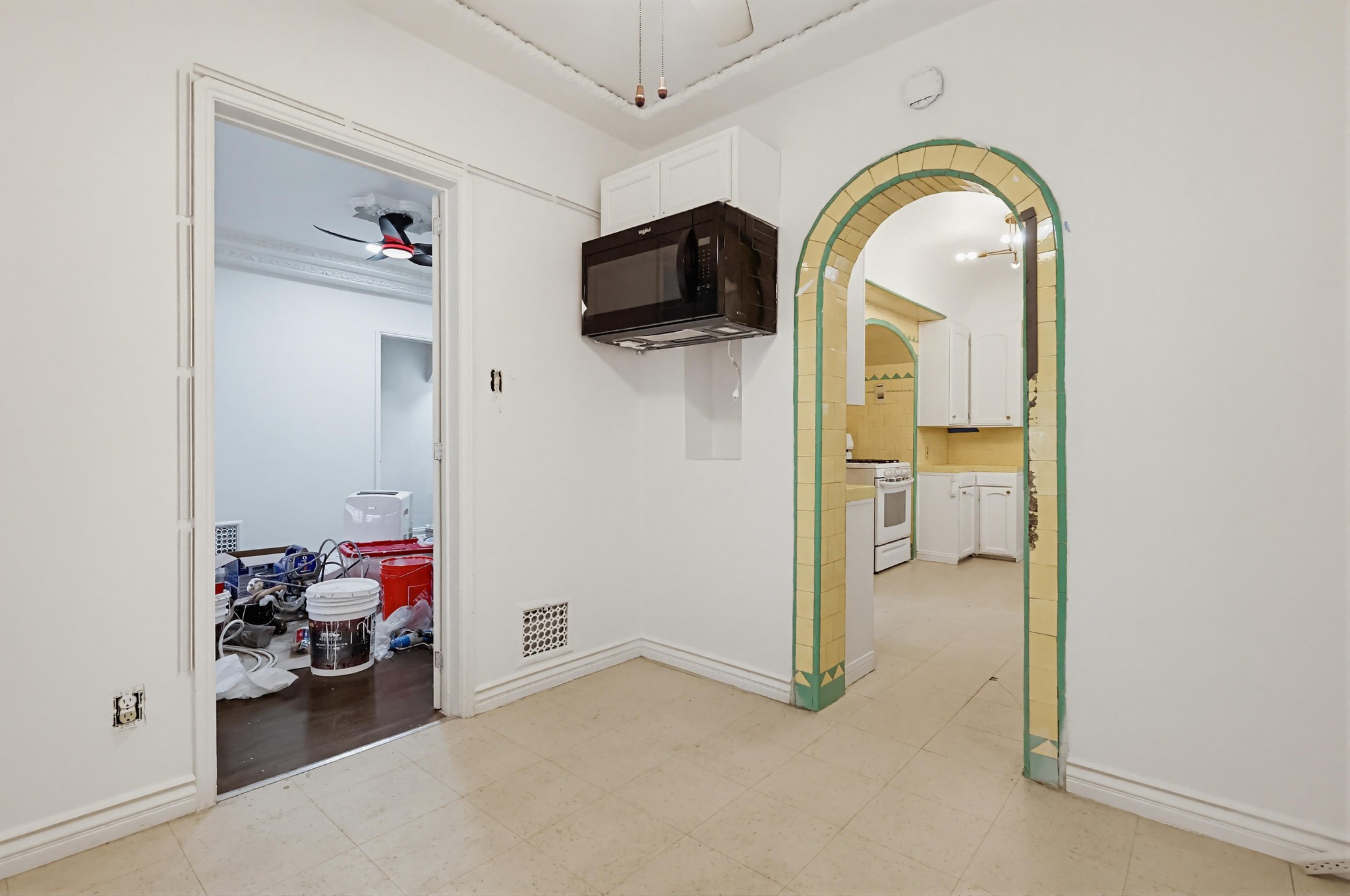 Virtual tour photo 23 of 76 for 4229 Angeles Vista Blvd