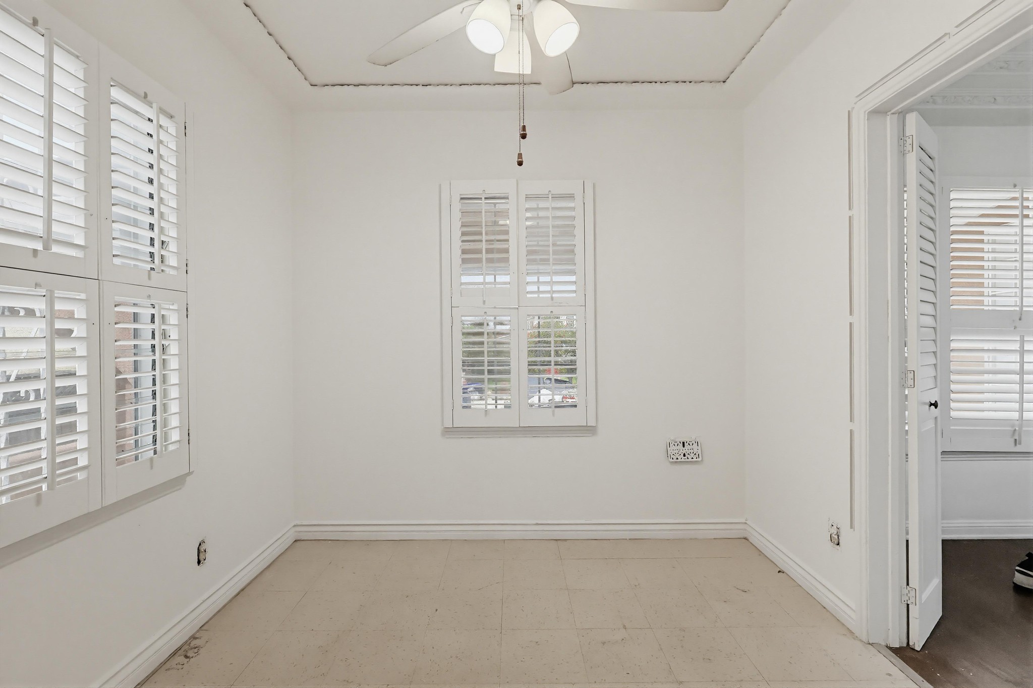 Virtual tour photo 24 of 76 for 4229 Angeles Vista Blvd