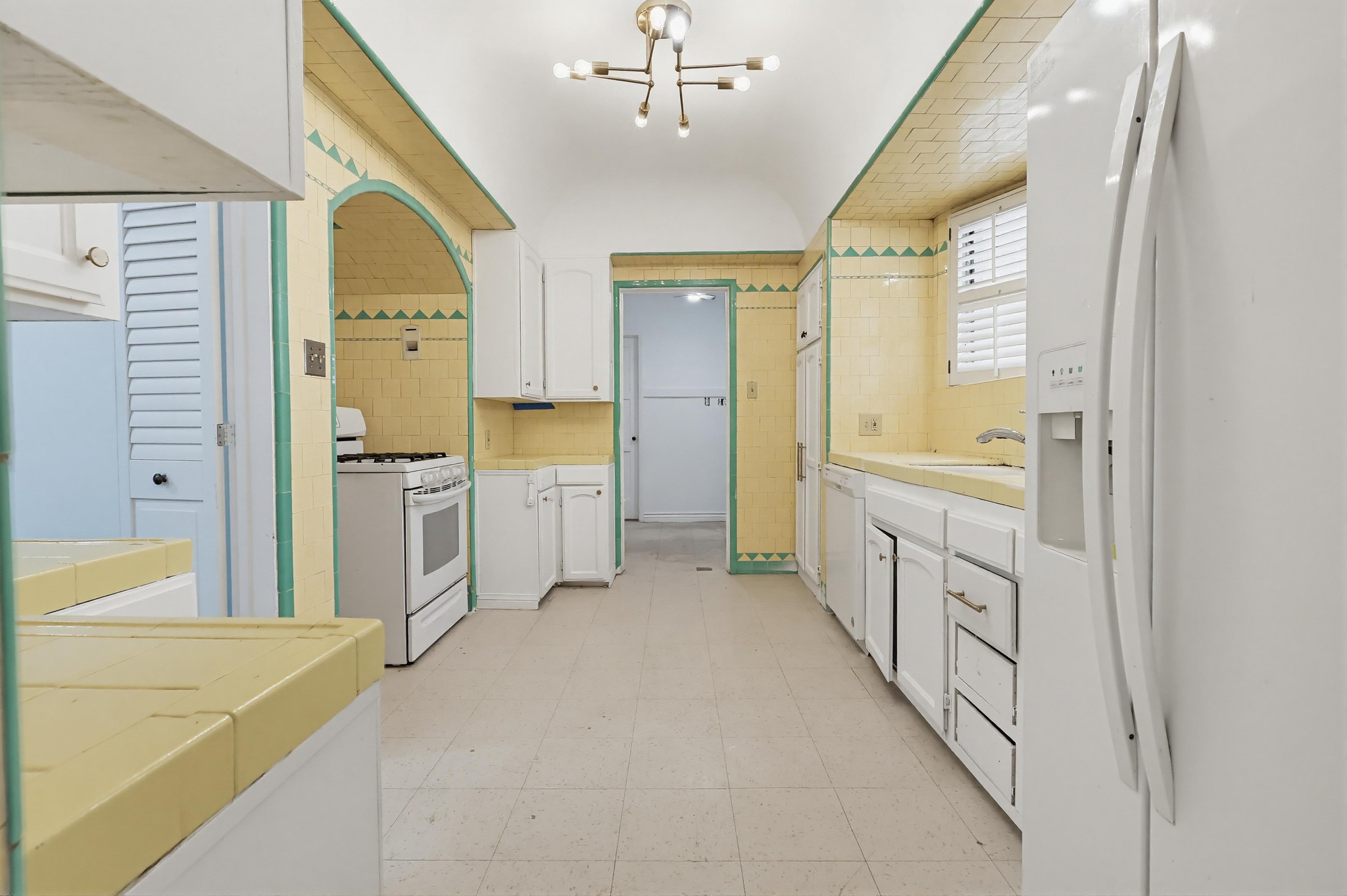 Virtual tour photo 25 of 76 for 4229 Angeles Vista Blvd