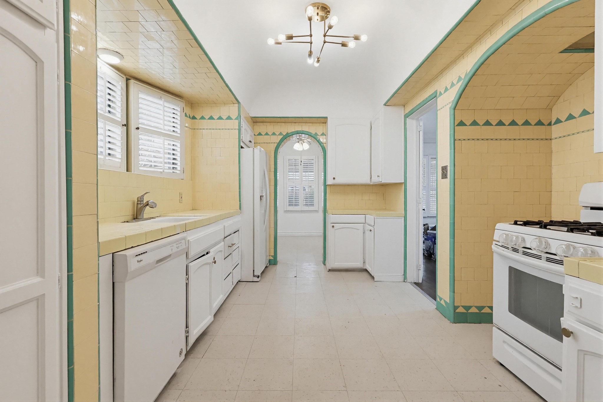 Virtual tour photo 28 of 76 for 4229 Angeles Vista Blvd