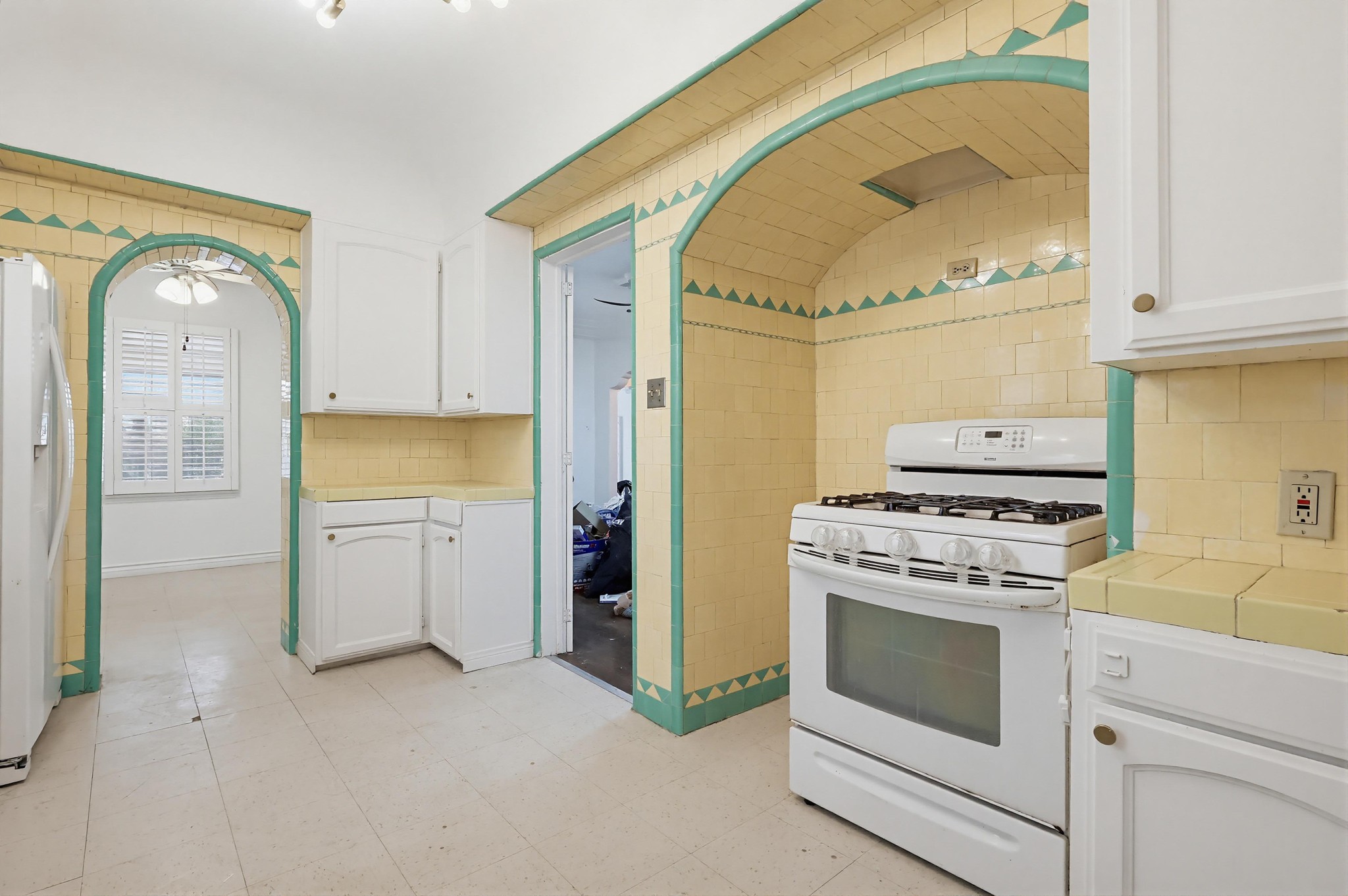 Virtual tour photo 30 of 76 for 4229 Angeles Vista Blvd