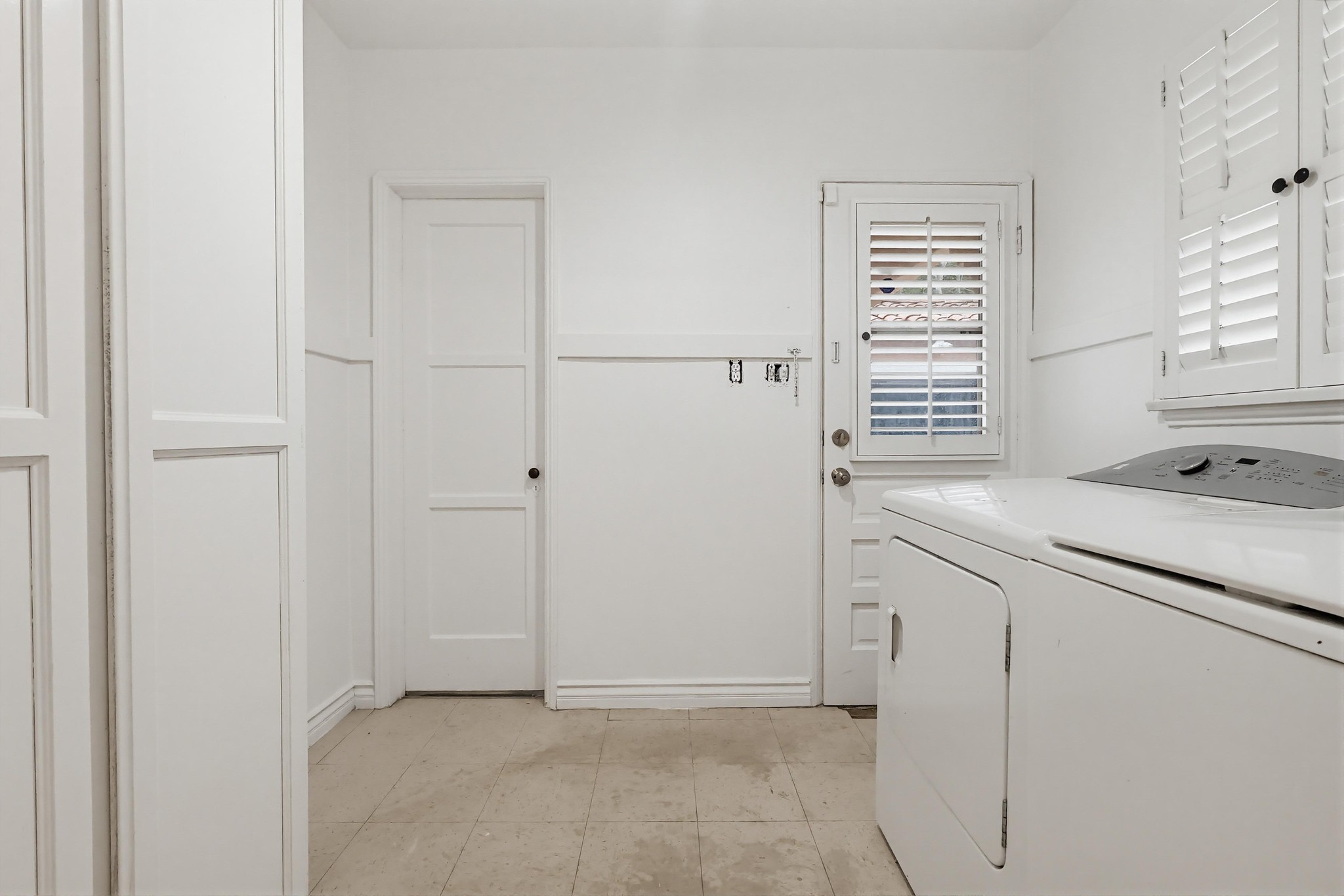 Virtual tour photo 31 of 76 for 4229 Angeles Vista Blvd