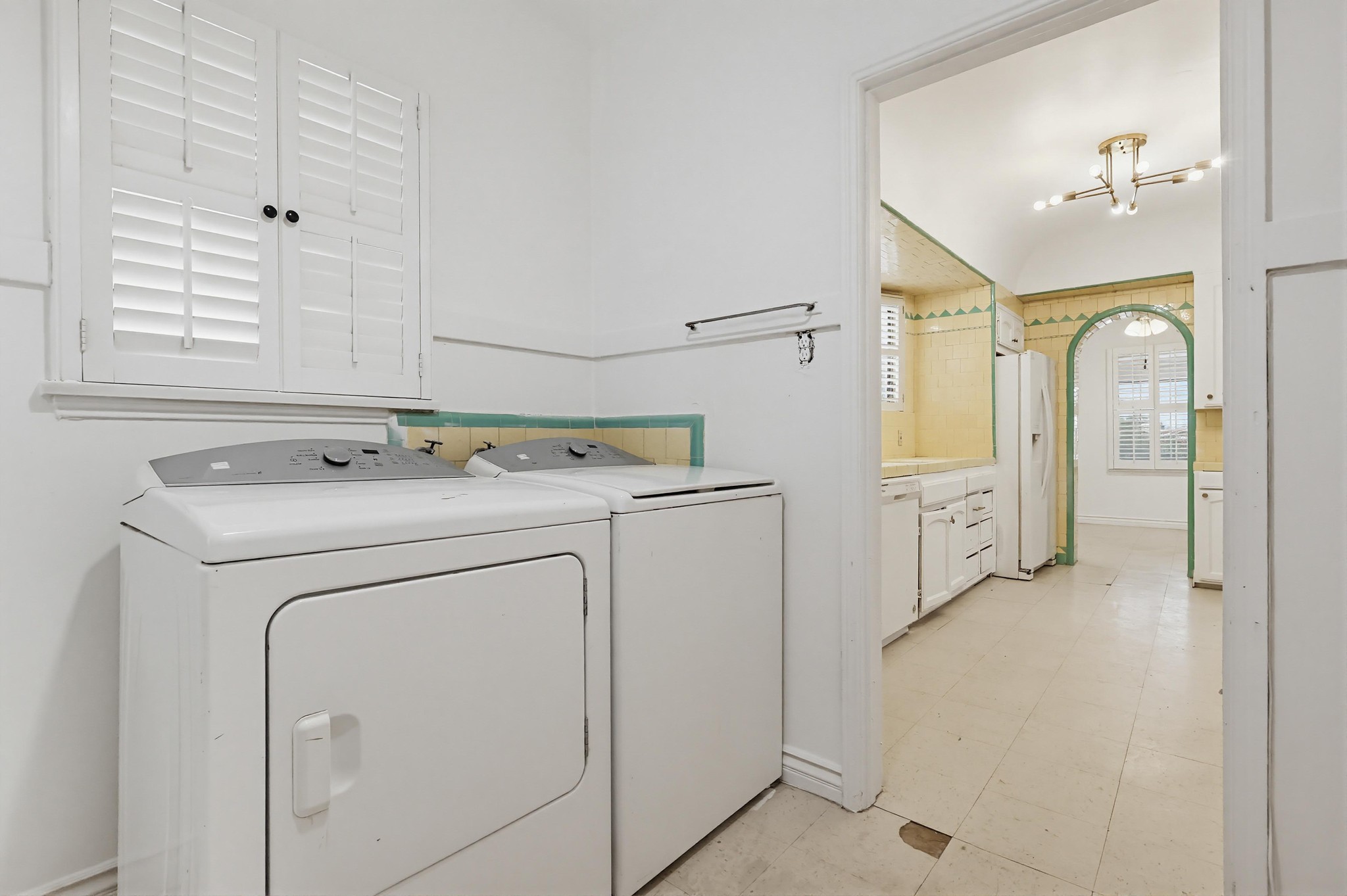 Virtual tour photo 32 of 76 for 4229 Angeles Vista Blvd