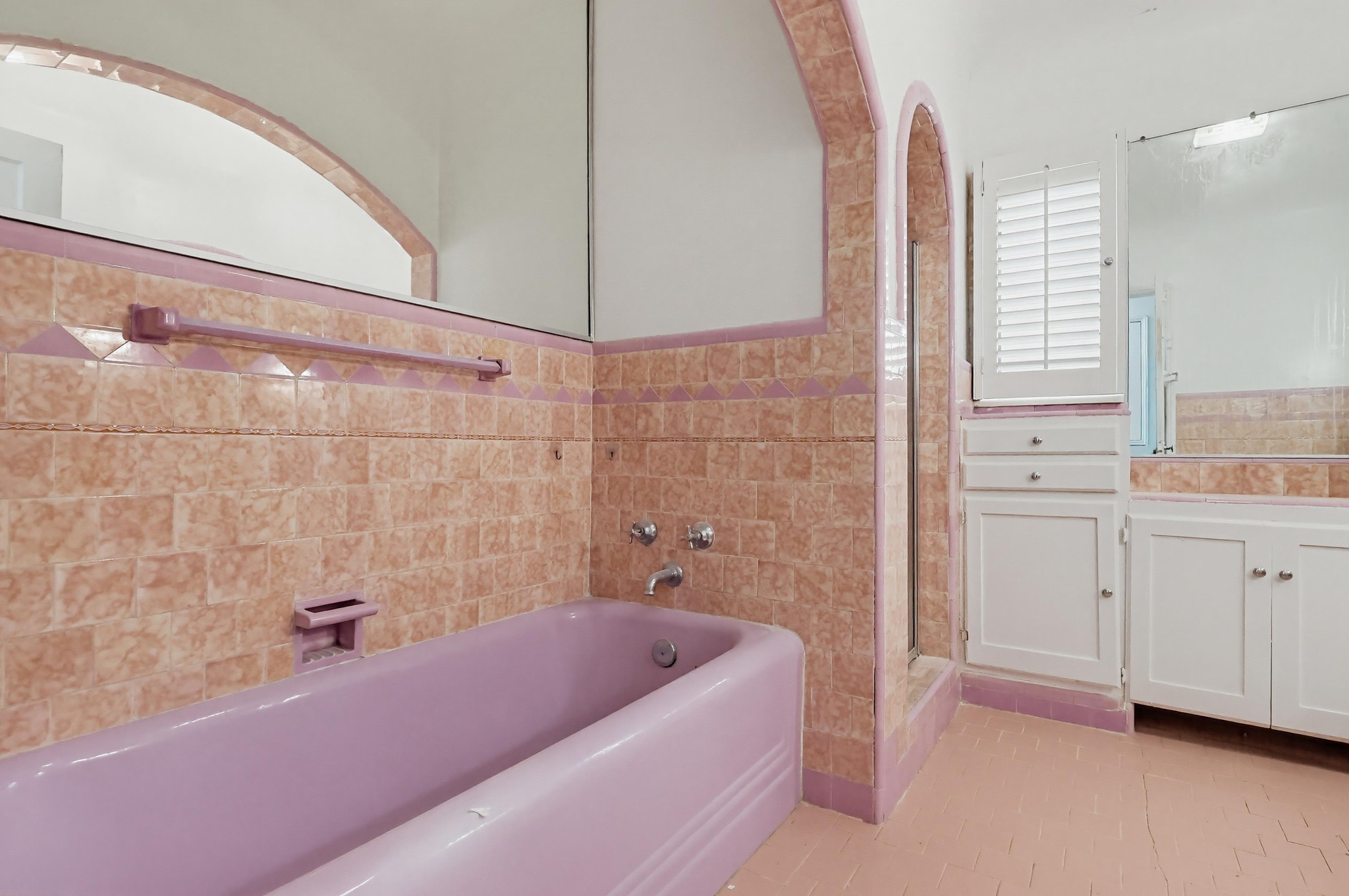 Virtual tour photo 42 of 76 for 4229 Angeles Vista Blvd
