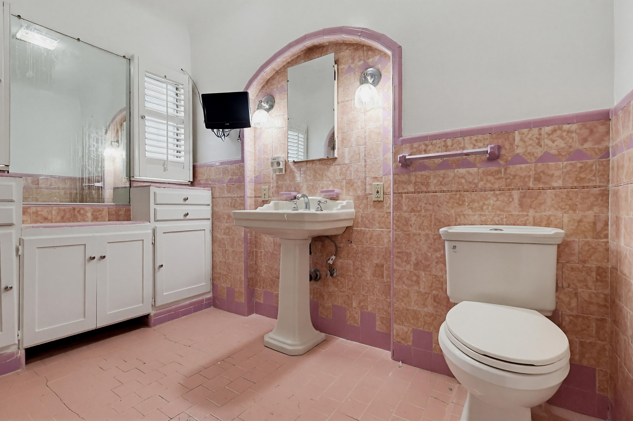 Virtual tour photo 44 of 76 for 4229 Angeles Vista Blvd