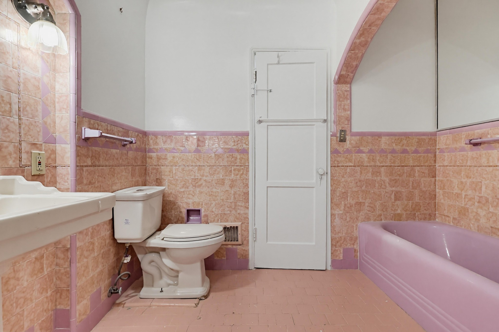 Virtual tour photo 47 of 76 for 4229 Angeles Vista Blvd