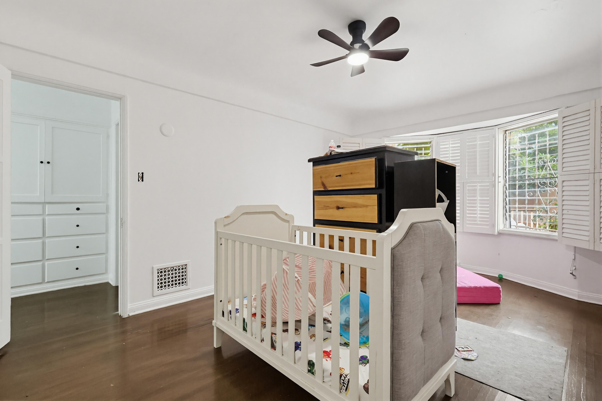 Virtual tour photo 56 of 76 for 4229 Angeles Vista Blvd