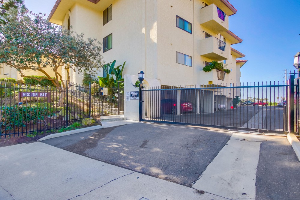 Virtual tour photo 1 of 42 for 4235 Asher St
