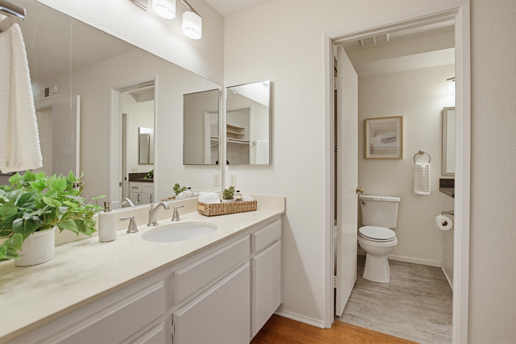 Virtual tour photo 28 of 36 for 4235 Porte de Palmas UNIT 182