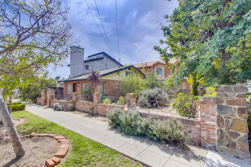 Virtual tour photo 1 of 46 for 4236 Cass Street