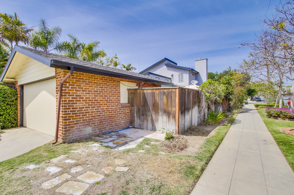 Virtual tour photo 5 of 46 for 4236 Cass Street