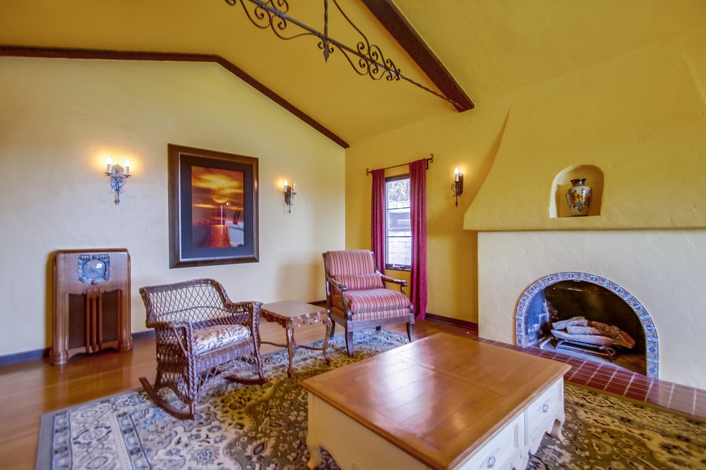 Virtual tour photo 9 of 46 for 4238 Hilldale Rd