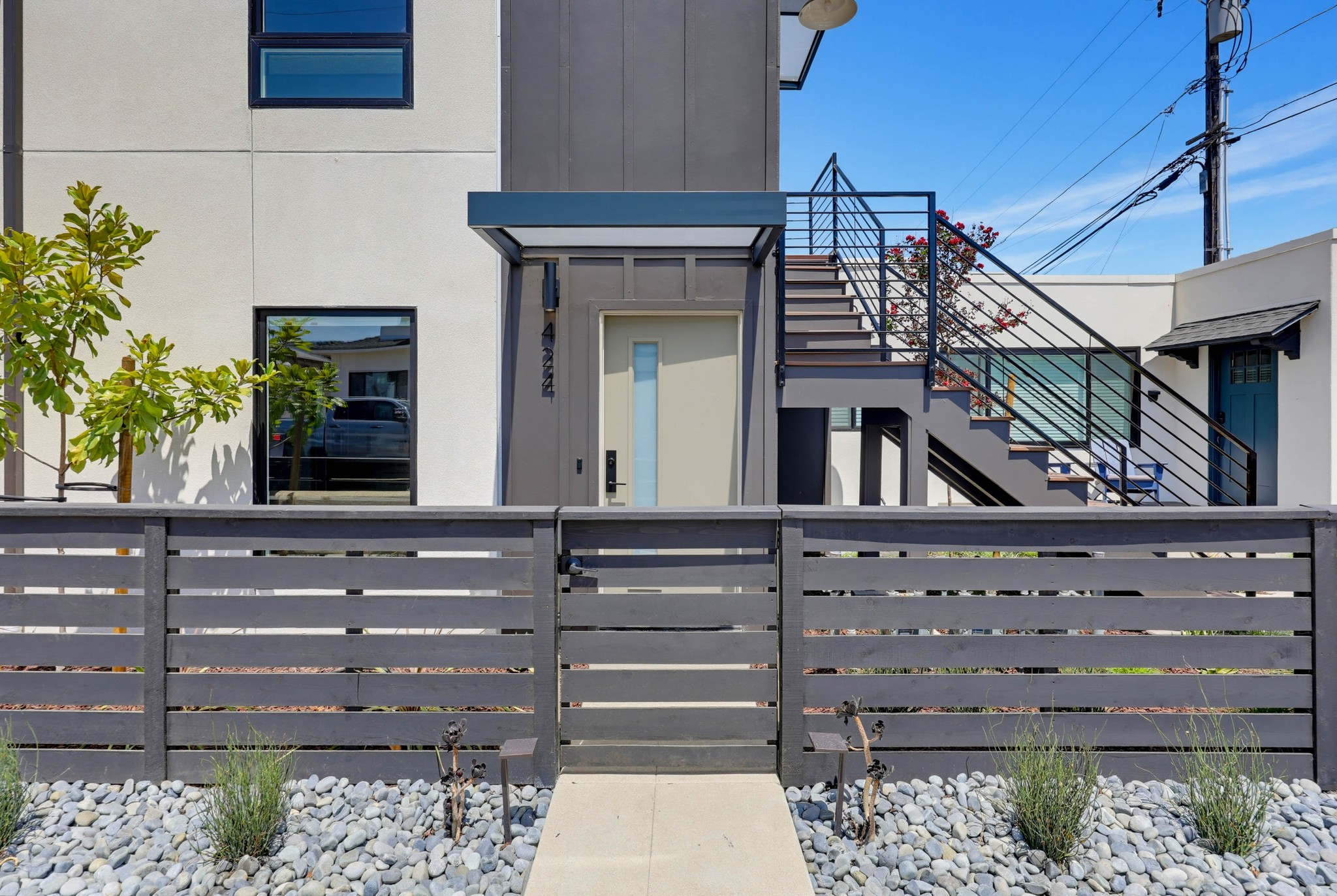 Virtual tour photo 7 of 38 for 424 Arbor Dr