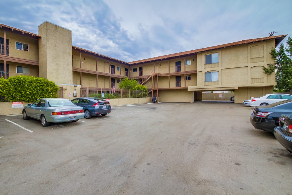 Virtual tour photo 4 of 38 for 4240 Menlo Ave #13