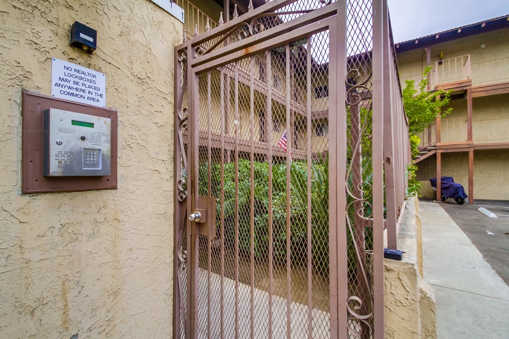 Virtual tour photo 6 of 38 for 4240 Menlo Ave #13