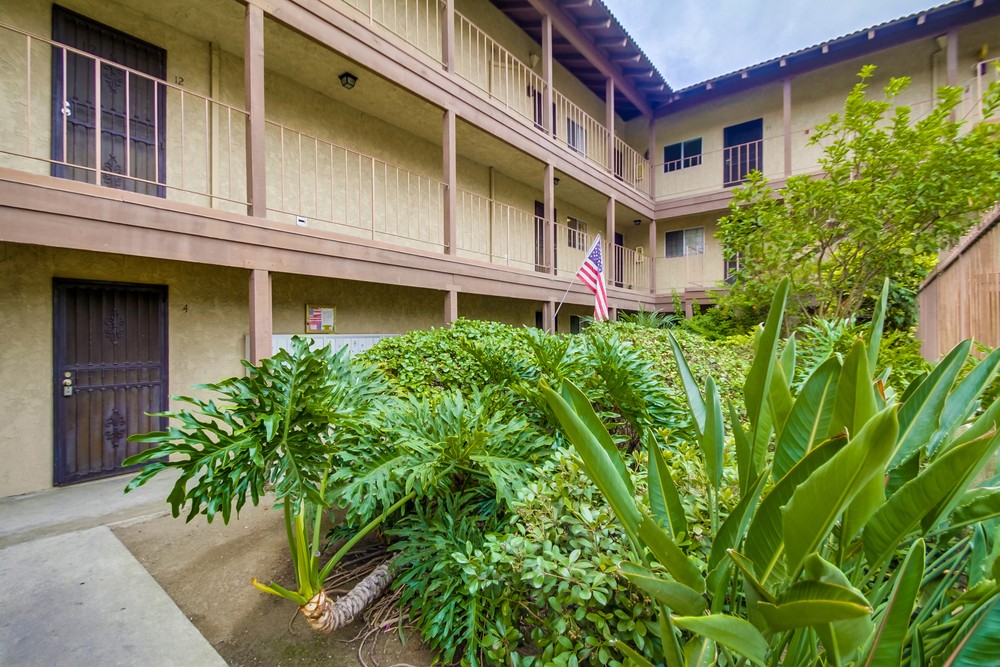 Virtual tour photo 7 of 38 for 4240 Menlo Ave #13