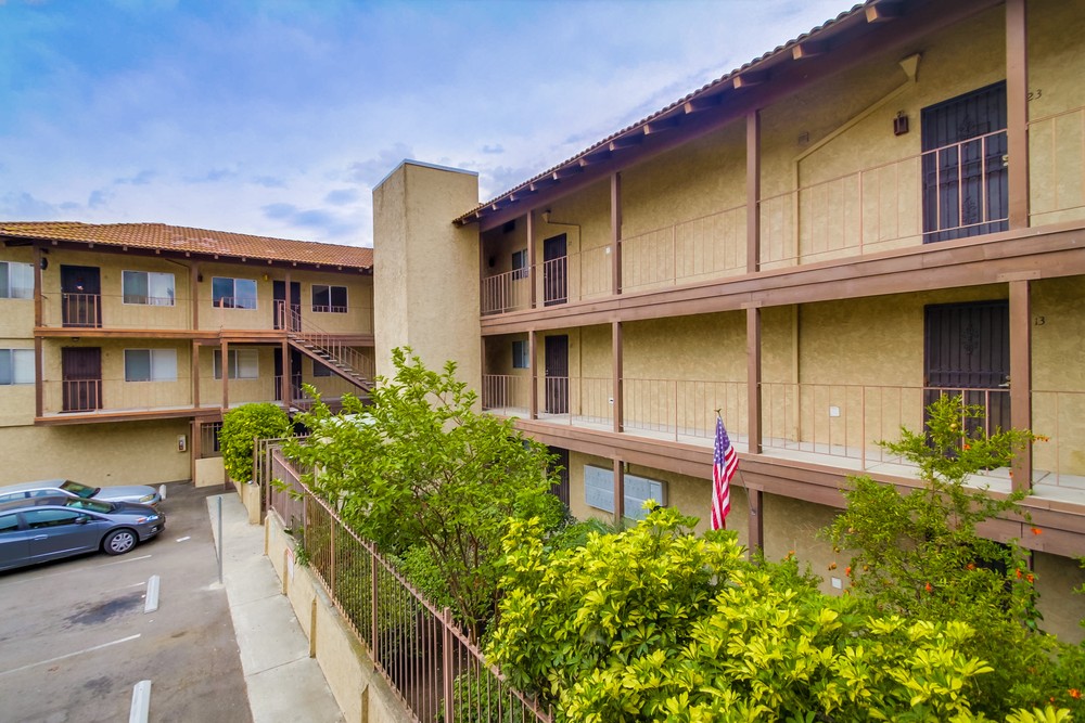 Virtual tour photo 8 of 38 for 4240 Menlo Ave #13