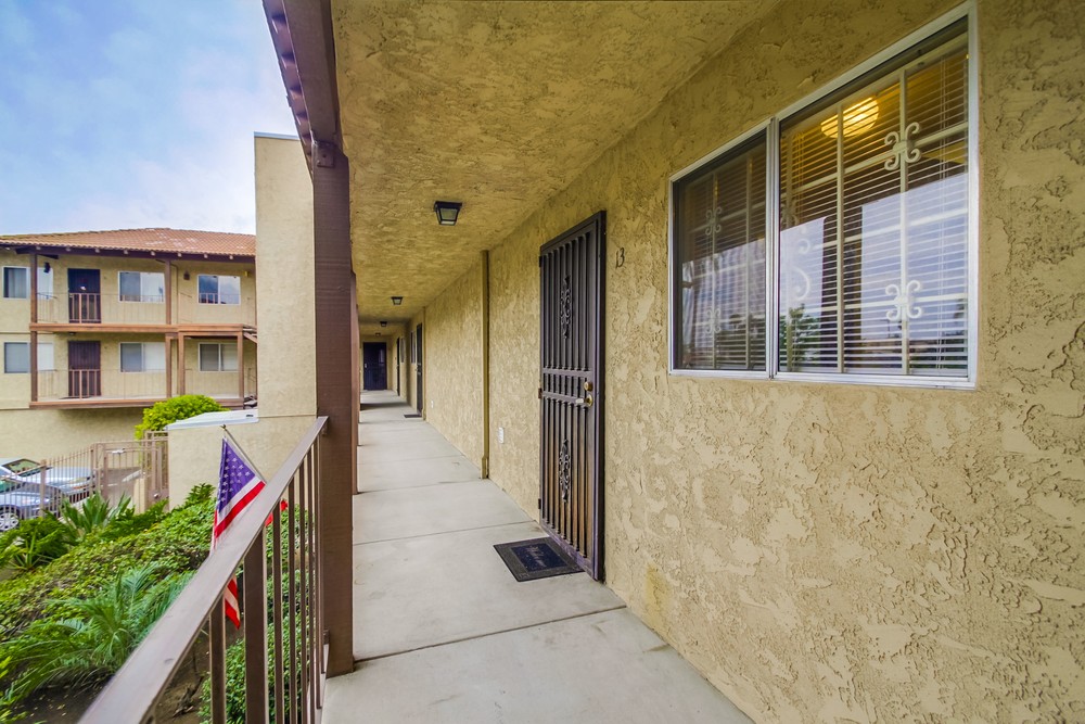Virtual tour photo 10 of 38 for 4240 Menlo Ave #13