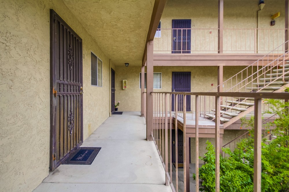 Virtual tour photo 11 of 38 for 4240 Menlo Ave #13
