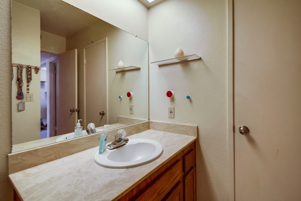 Virtual tour photo 36 of 38 for 4240 Menlo Ave #13