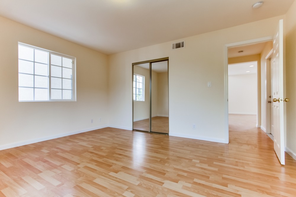 Virtual tour photo 34 of 39 for 4242 47th Street