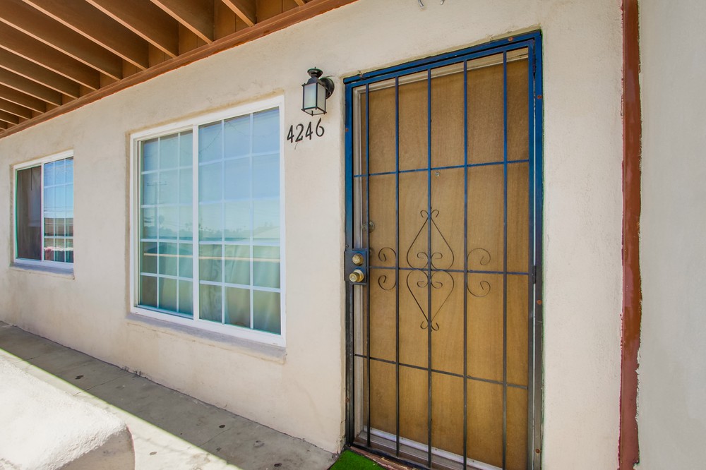 Virtual tour photo 7 of 55 for 4242 Winona Ave