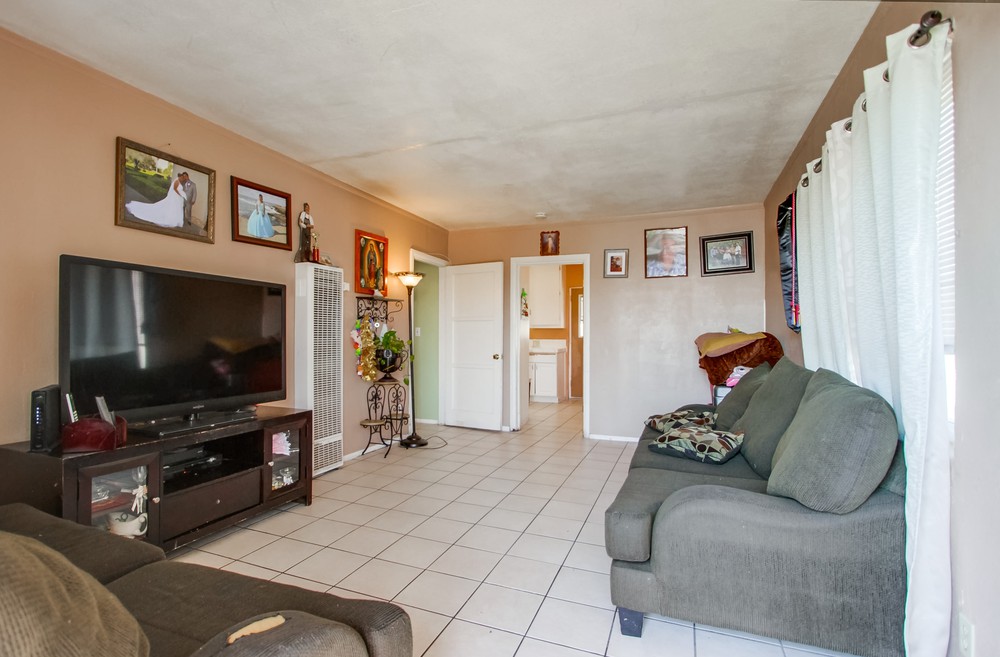 Virtual tour photo 8 of 55 for 4242 Winona Ave