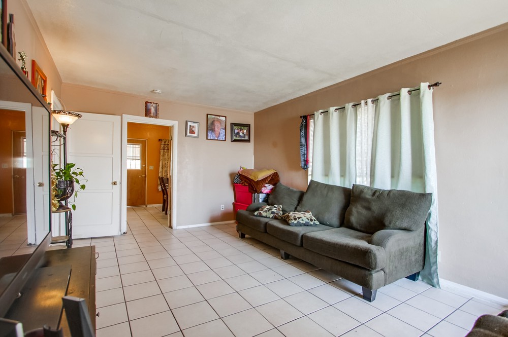 Virtual tour photo 9 of 55 for 4242 Winona Ave